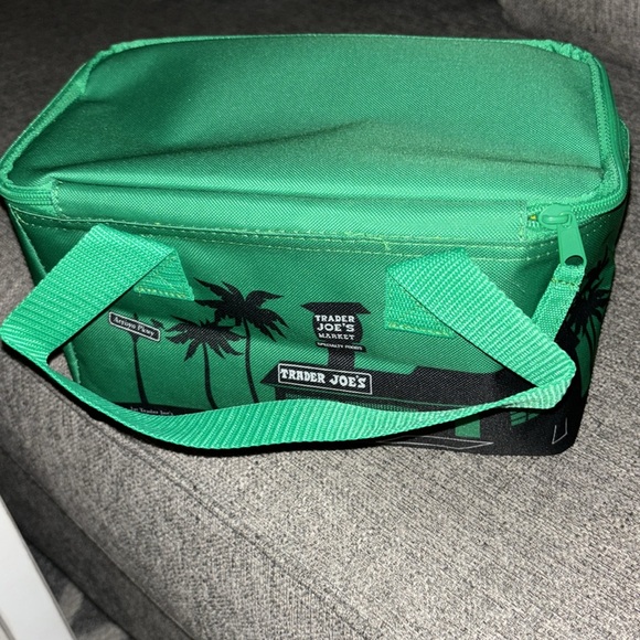 - 𝐌𝐢𝐧𝐢 𝐈𝐧𝐬𝐮𝐥𝐚𝐭𝐞𝐝 𝐁𝐚𝐠 𝐓𝐫𝐚𝐝𝐞𝐫 𝐉𝐨𝐞’𝐬 - - Picture 3 of 4